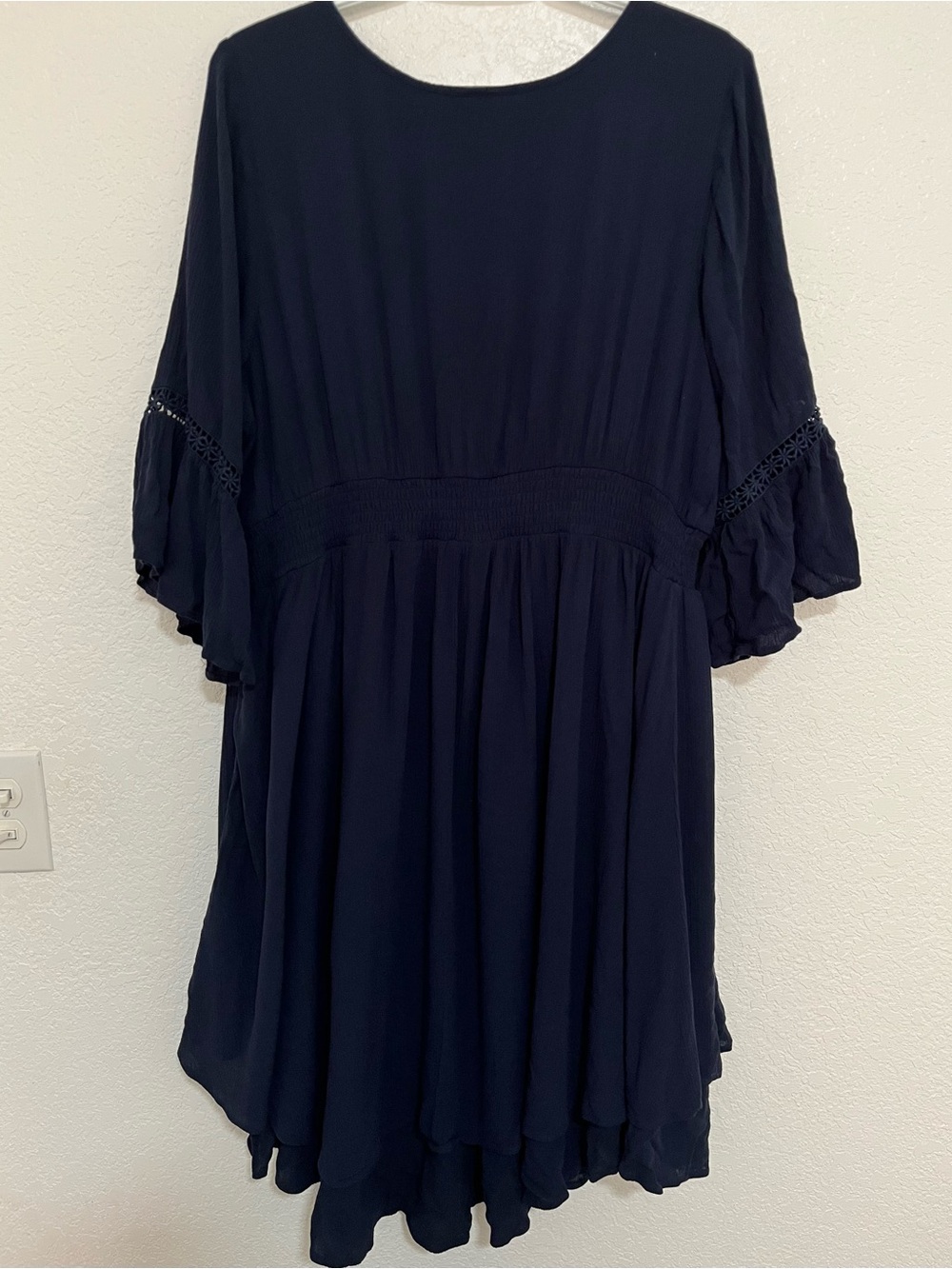 Torrid Women’s Size 2 Navy Blue Dress V Neck Ruffle Sleeve Smocked Waist Flowy - Picture 4 of 6